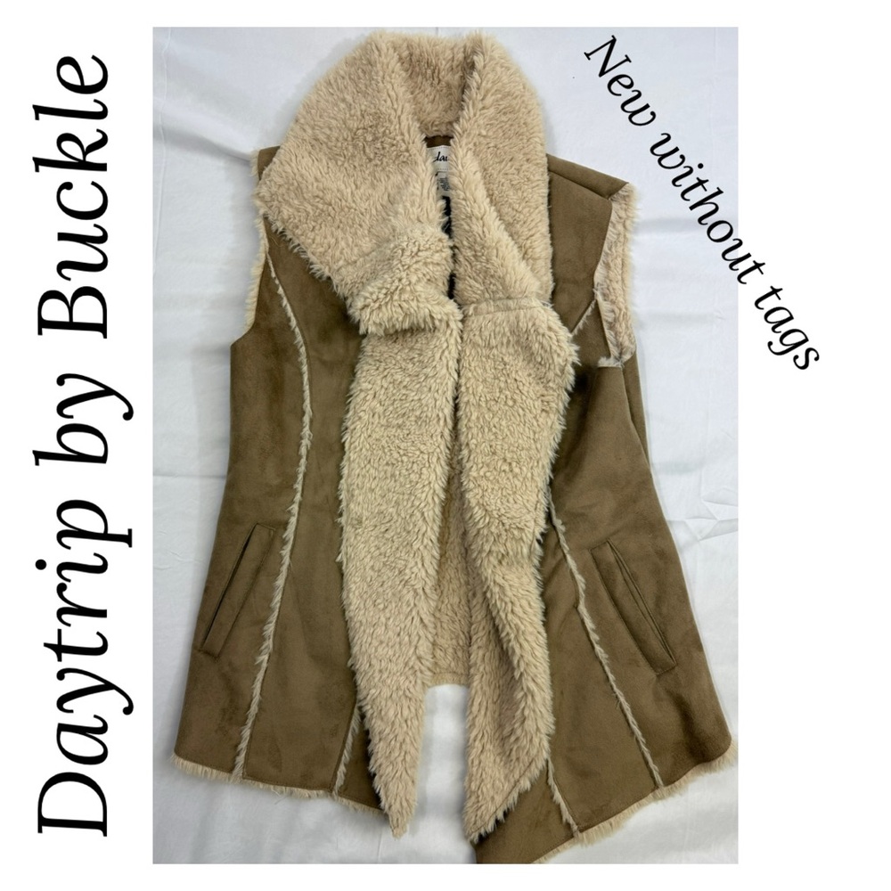💰LAST CHANCE 💰✨ Daytrip by Buckle NWOT Vest 💕